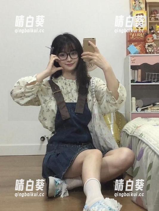 沉浸在MiMi Chan的粉色梦境：精美写真图片合集，为你带来视觉盛宴.txt